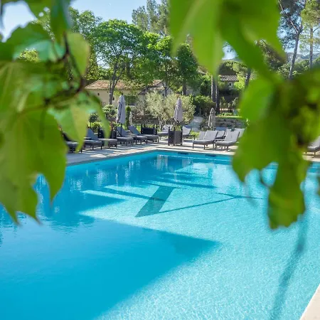 Hotel Le Vallon De Valrugues & 5*