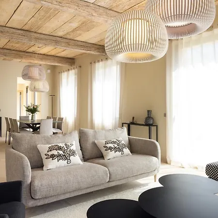 Hotel Le Vallon De Valrugues & 5*