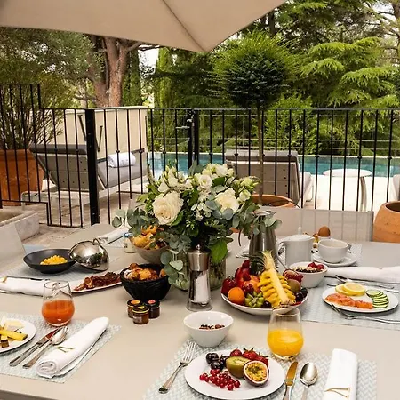 Hotel Le Vallon De Valrugues & 5*