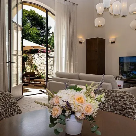 Le Vallon De Valrugues & Hotel 5*