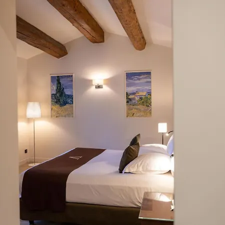 Le Vallon De Valrugues & Hotel Saint-Remy-de-Provence